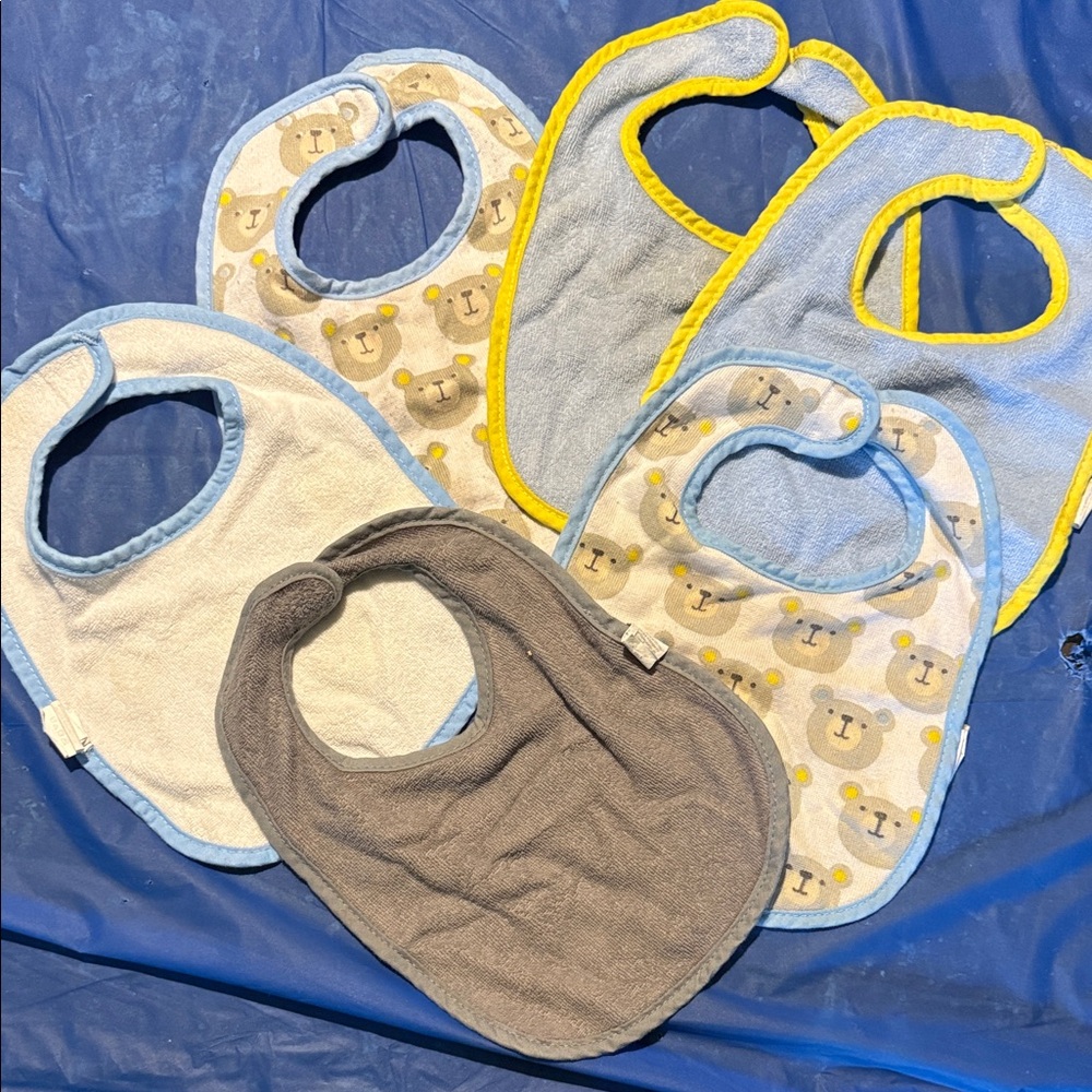 Adorable Bear Print and Solid Color Baby Bib Set